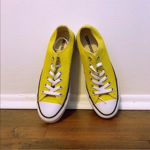 never been worn: size 8 yellow converse